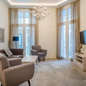 https://apartamentos-velazquez.1costadelsol.com